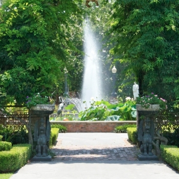 fountain-at-houmas-house